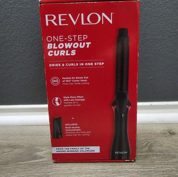 New In Box REVLON One-Step Blowout Curls Dry And Curl in One 360° Curler Vents